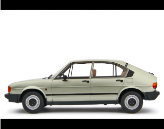 Alfa Romeo Alfasud 1.2 4 Porte 1980 VERDE ACQUA MET. Laudoracing 1:18 Resinemodell (Türen, Motorhaube... nicht zu öffnen!)